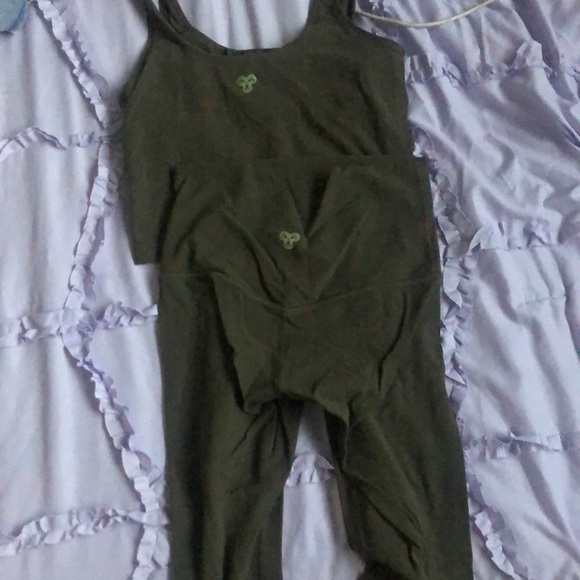 ARITZIA SET - Picture 3 of 4